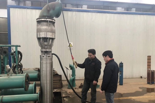 流量1200立方、楊程18米的不銹鋼304材質(zhì)潛水泵測試合格