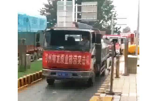 我公司新組織的搶險排澇設(shè)備及人員，出發(fā)馳援焦作災(zāi)區(qū)，兄弟們辛苦了，加油！